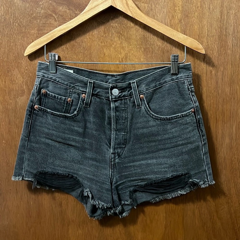 501 LEVI DENIM SHORTS